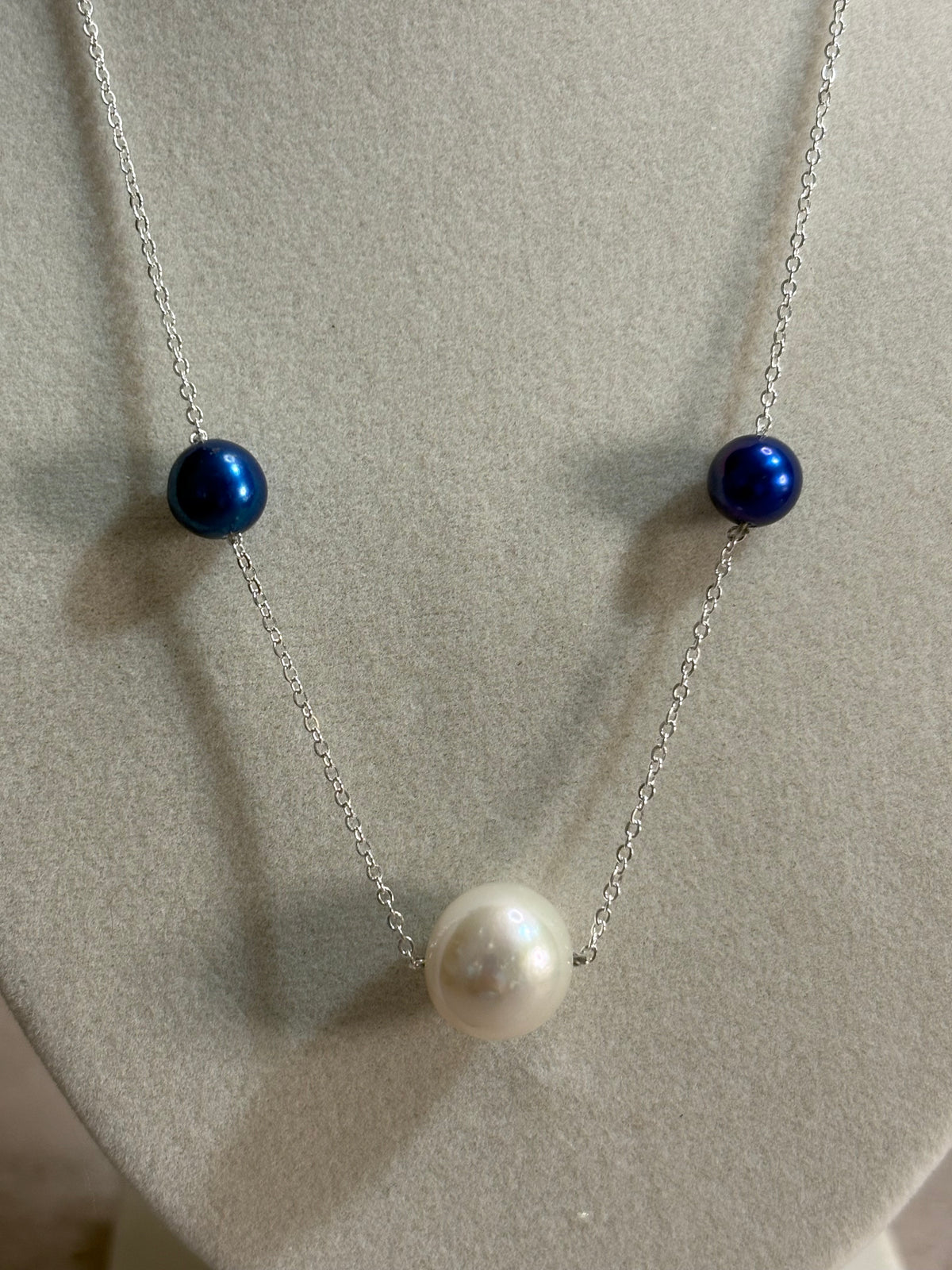 De-Luxe Edison Necklace