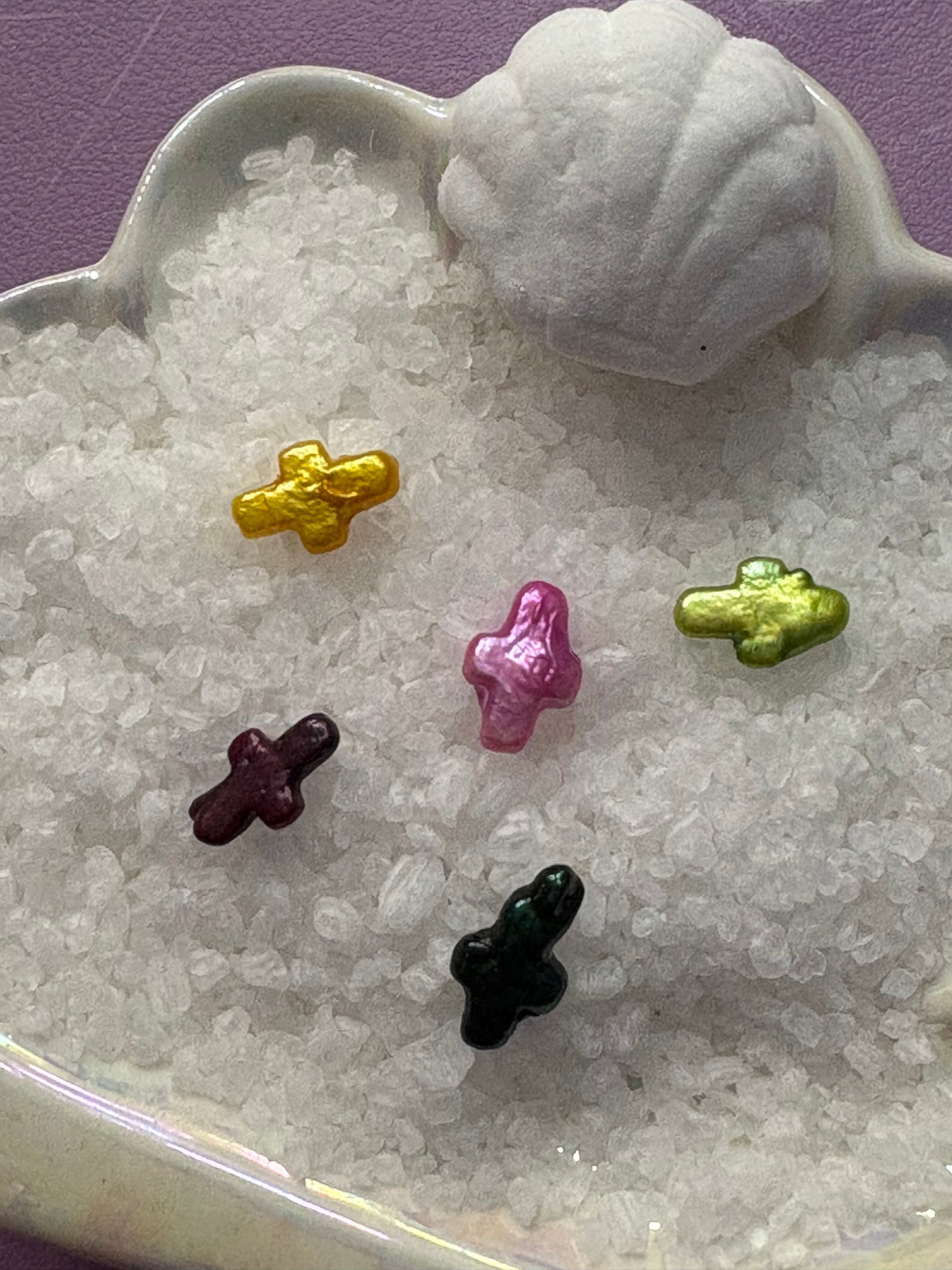 Small Cross Pearl Bomb