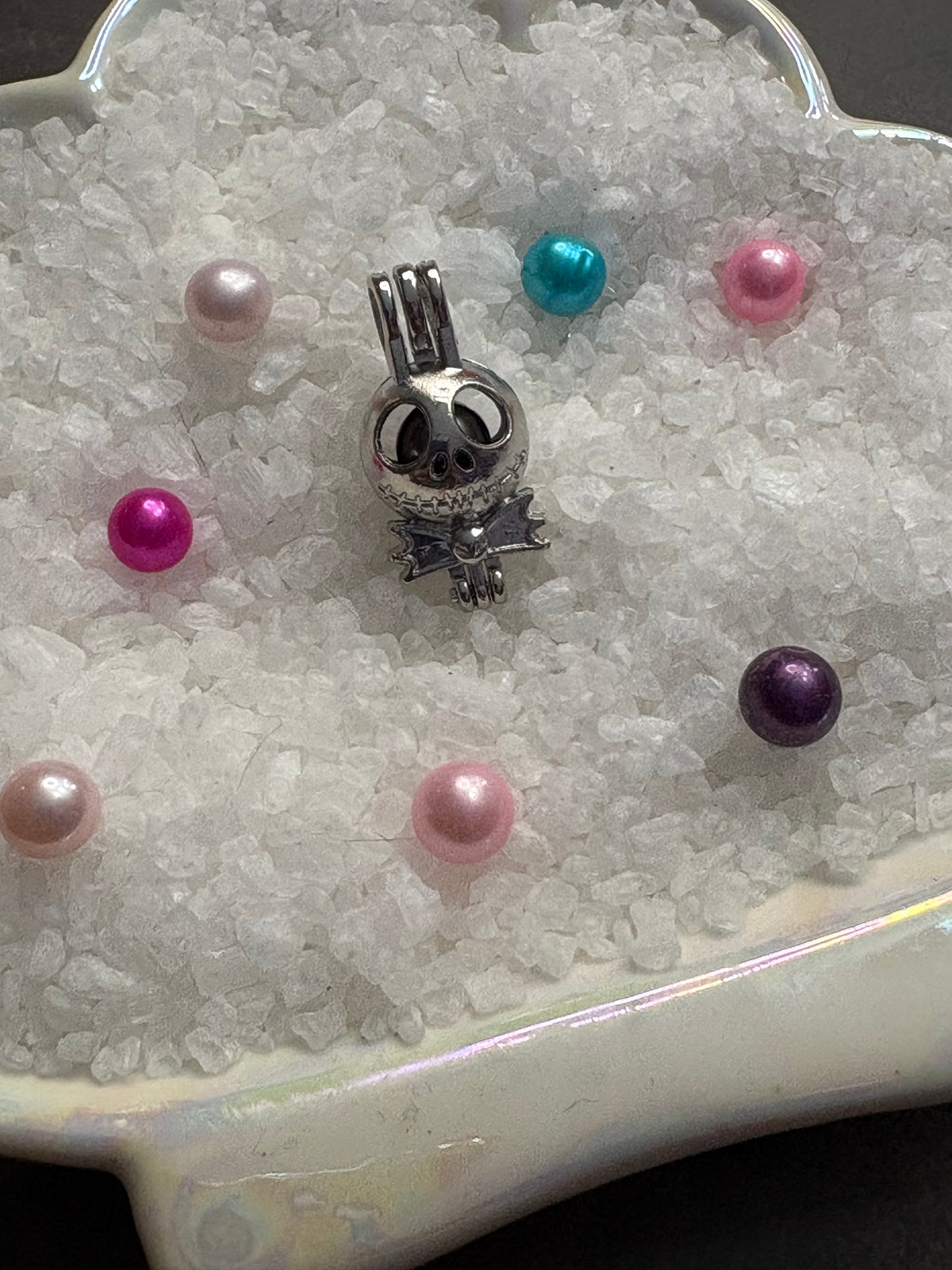 This is Pearl-o-Ween Pendant Cage