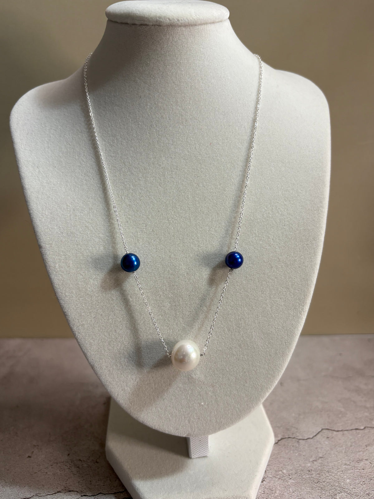 De-Luxe Edison Necklace