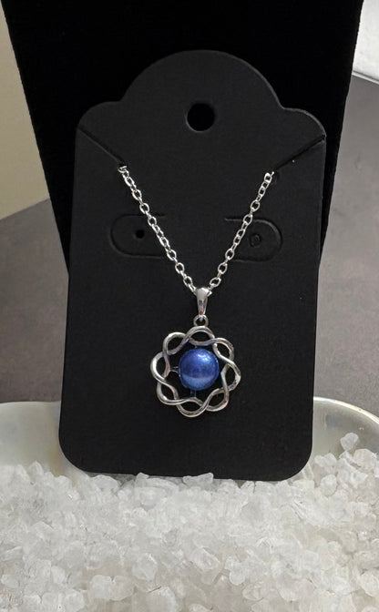 Endless Loop Pendant.