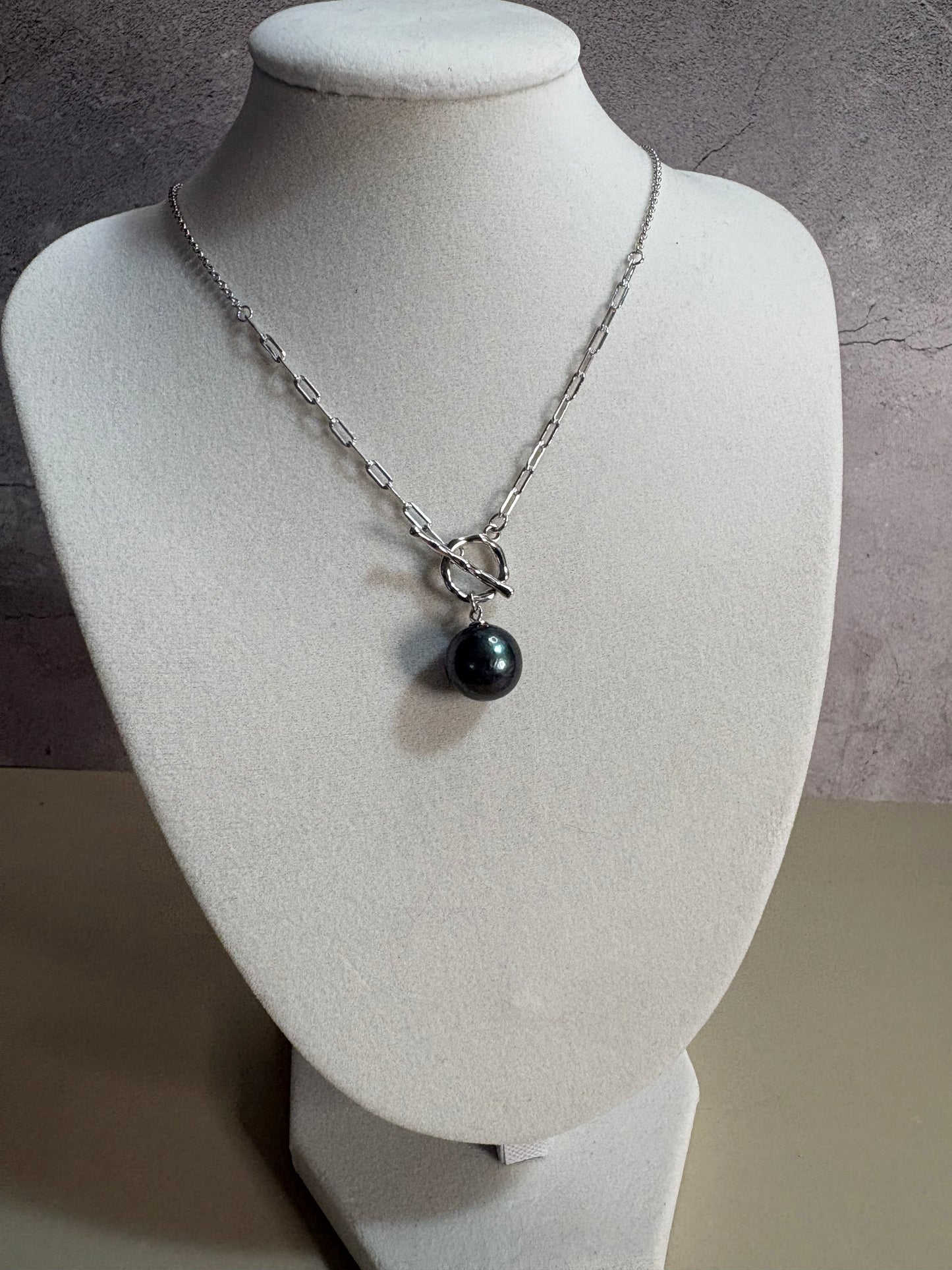 The Linked Necklace