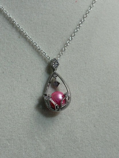 The Pearl Embrace Pendant