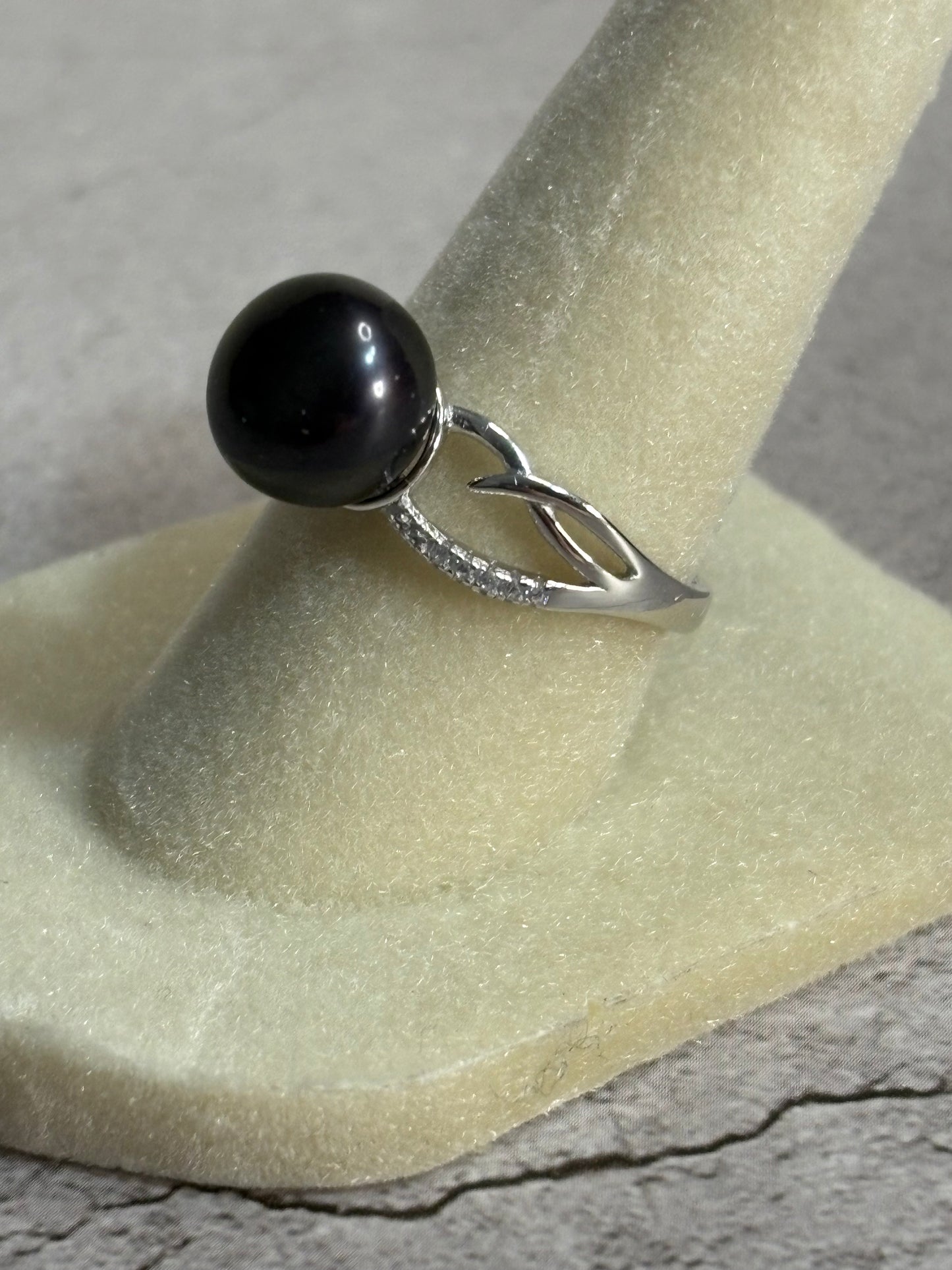 Willow Pearl Ring