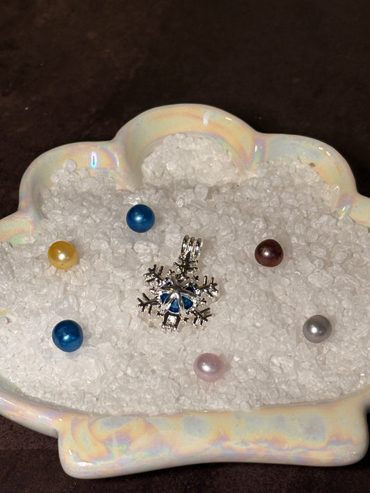 Frozen Pearl Snowflake Pendant Cage