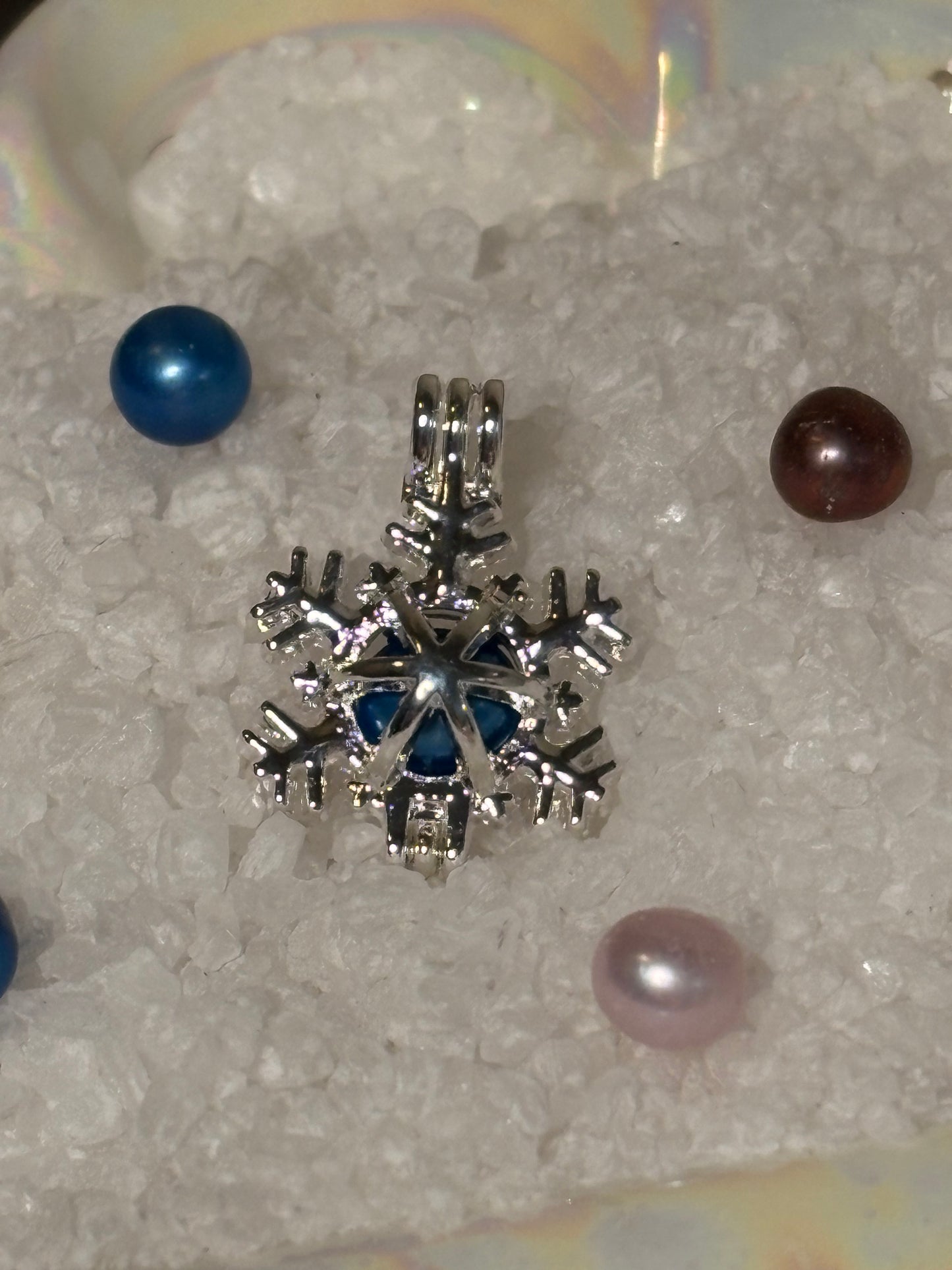 Frozen Pearl Snowflake Pendant Cage