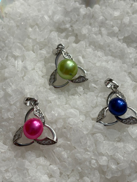 Emerald Isle Knot Pendant